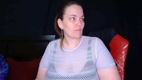 Snapshot of toxiclilly chatting on 04.24.26 Lilly Miss Mistress Goddess Maam Queen Boss online show from 04.24.26
