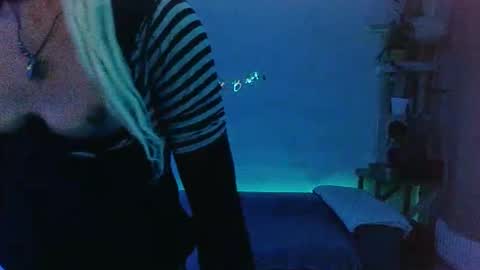 Snapshot of toyboybitchslut chatting on 11.01.25 Patrizia online show from 11.01.25