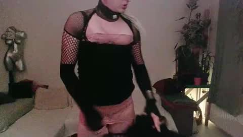 Snapshot of toyboybitchslut chatting on 02.10.26 Patrizia online show from 02.10.26