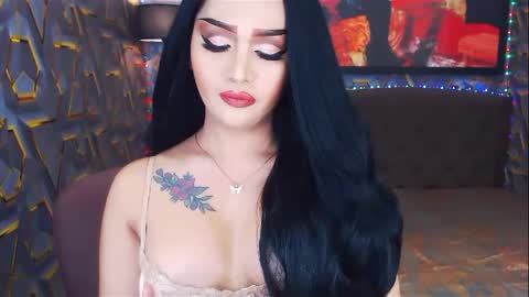 Snapshot of transplayfullolivia chatting on 01.18.25 KYLIE BELLA  TS online show from 01.18.25