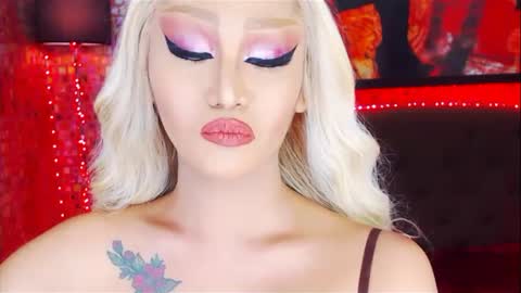 Snapshot of transplayfullolivia chatting on 03.12.25 KYLIE BELLA  TS online show from 03.12.25