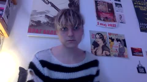 Snapshot of transsigne chatting on 09.30.25 CandyySlut online show from 09.30.25