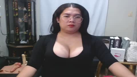 Snapshot of travelergirl chatting on 07.04.26 travelergirl online show from 07.04.26