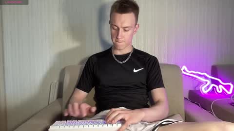 Snapshot of travis_gracile chatting on 06.01.26 Travis online show from 06.01.26