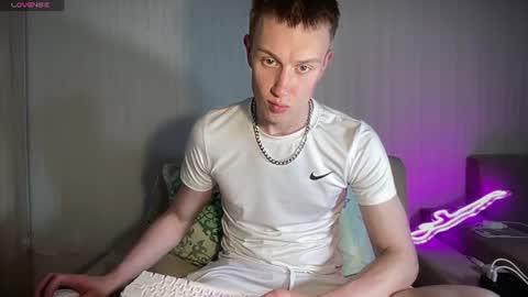Snapshot of travis_gracile chatting on 06.22.26 Travis online show from 06.22.26