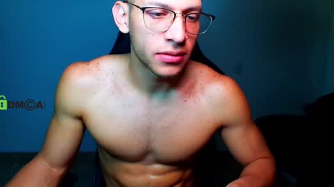 Snapshot of travisdiamonds chatting on 12.12.24 TRAVIS. online show from 12.12.24