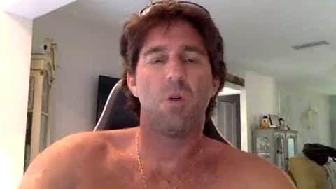 Snapshot of traviskenn chatting on 11.10.25 TravisKenn online show from 11.10.25