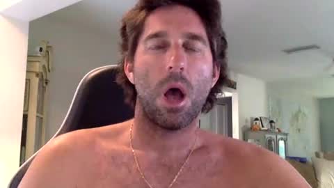 Snapshot of traviskenn chatting on 11.17.25 TravisKenn online show from 11.17.25