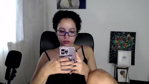 Snapshot of treasuresz chatting on 01.05.26 Emily online show from 01.05.26