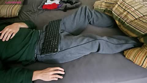 tree1989 online show from 10.26.25