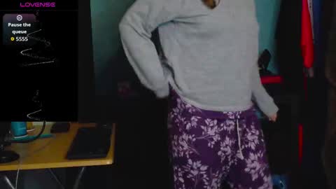 Snapshot of treejeanne chatting on 11.18.25 TreeJeanne online show from 11.18.25