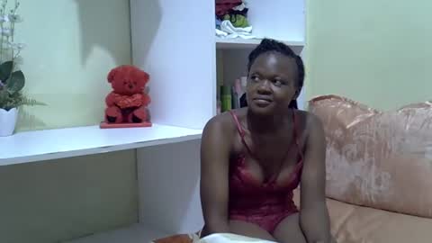 Snapshot of trendybooty chatting on 10.29.25 tendybooty online show from 10.29.25