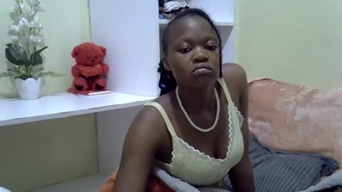 Snapshot of trendybooty chatting on 11.17.25 tendybooty online show from 11.17.25