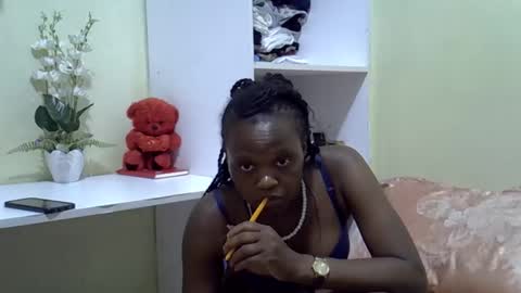 Snapshot of trendybooty chatting on 11.22.25 tendybooty online show from 11.22.25