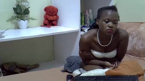 Snapshot of trendybooty chatting on 11.23.25 tendybooty online show from 11.23.25