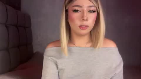 trexie_fucks15 online show from 08.02.26