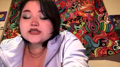 Snapshot of trhothoney chatting on 12.09.24 Trixie online show from 12.09.24