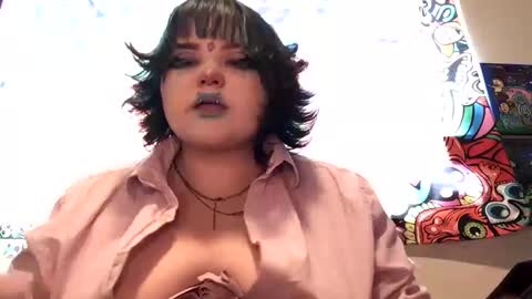 Snapshot of trhothoney chatting on 12.10.24 Trixie online show from 12.10.24