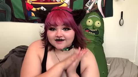 Snapshot of trhothoney chatting on 02.21.25 Trixie online show from 02.21.25