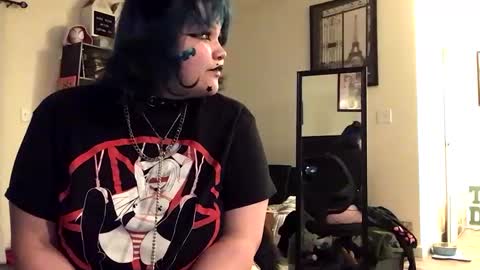 Snapshot of trhothoney chatting on 03.04.25 Trixie online show from 03.04.25