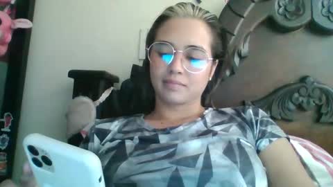 Snapshot of triana_bell chatting on 02.07.25 triana_bell online show from 02.07.25