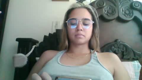 Snapshot of triana_bell chatting on 02.23.25 triana_bell online show from 02.23.25