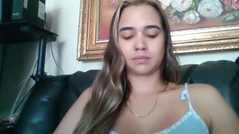 Snapshot of triana_bell chatting on 10.12.25 triana_bell online show from 10.12.25