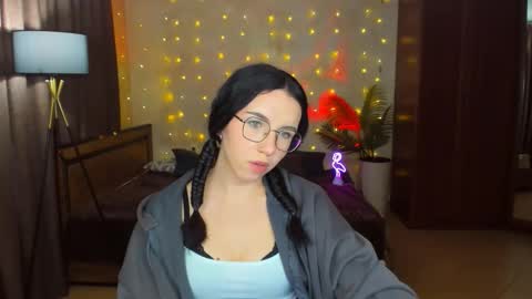 TriciaDaisy online show from 04.27.26