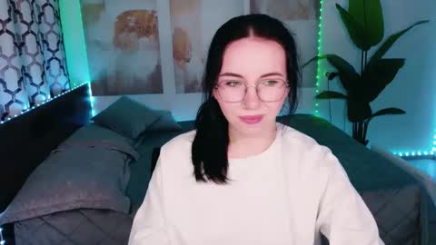 TriciaDaisy online show from 05.10.26