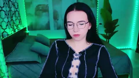 TriciaDaisy online show from 05.17.26