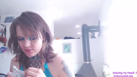 Snapshot of tricky_nymph chatting on 09.12.25 Cassie online show from 09.12.25