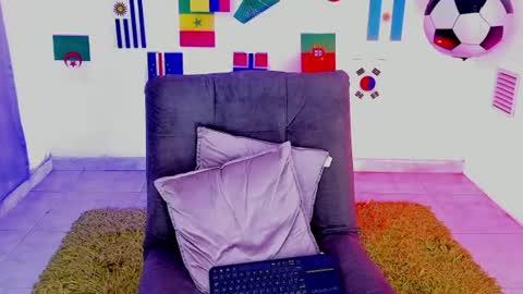 Snapshot of triiangel_latinboy chatting on 07.17.26 Johan online show from 07.17.26