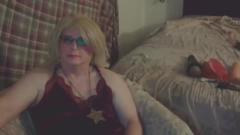 Snapshot of trinasvede chatting on 01.11.26 Trina Tushy Deluxe online show from 01.11.26