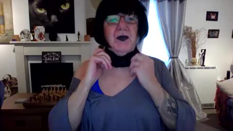 Snapshot of trinity1011 chatting on 12.01.25 trinity1011 online show from 12.01.25