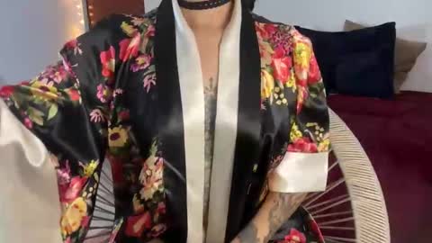 Snapshot of trinitysecrets chatting on 02.13.26 trinitysecrets online show from 02.13.26