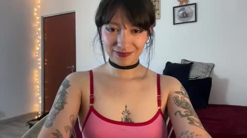 Snapshot of trinitysecrets chatting on 02.14.26 trinitysecrets online show from 02.14.26