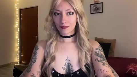 Snapshot of trinitysecrets chatting on 03.20.26 trinitysecrets online show from 03.20.26