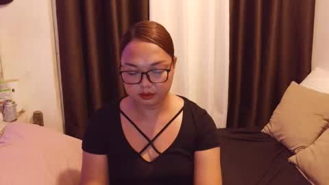 Snapshot of trishakera chatting on 06.07.26 trisha online show from 06.07.26