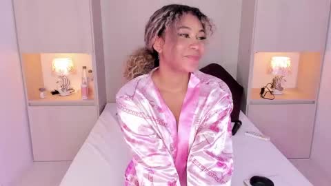 Snapshot of trishamoon chatting on 03.09.25 TRISHA online show from 03.09.25