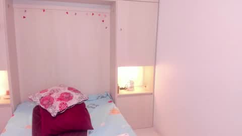 Snapshot of trishamoon chatting on 11.12.25 TRISHA online show from 11.12.25