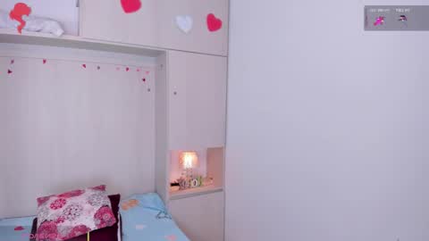 Snapshot of trishamoon chatting on 11.15.25 TRISHA online show from 11.15.25