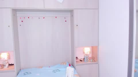 Snapshot of trishamoon chatting on 11.28.25 TRISHA online show from 11.28.25