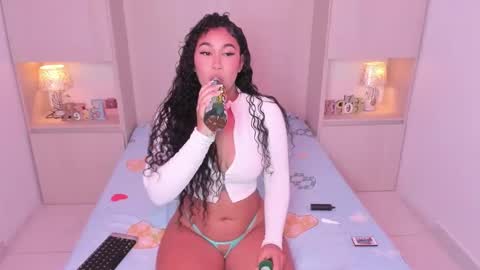 Snapshot of trishamoon chatting on 11.30.25 TRISHA online show from 11.30.25