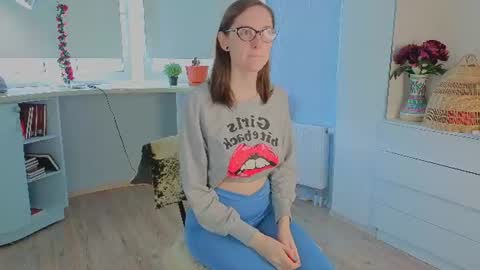 Snapshot of trishdelafontaine chatting on 06.17.26 Viola online show from 06.17.26