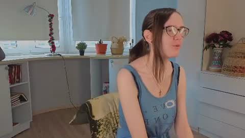 Snapshot of trishdelafontaine chatting on 06.20.26 Viola online show from 06.20.26