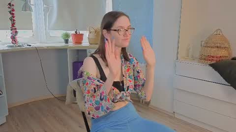 Snapshot of trishdelafontaine chatting on 06.27.26 Viola online show from 06.27.26
