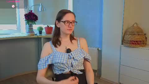 Snapshot of trishdelafontaine chatting on 07.23.26 Viola online show from 07.23.26