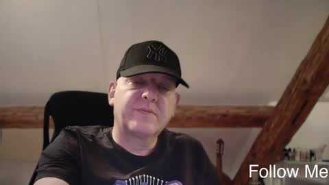 Snapshot of tritonspace chatting on 05.10.26 Triton online show from 05.10.26