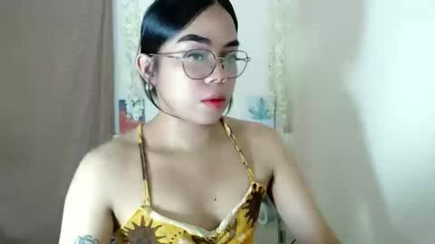 Snapshot of trixie_foxslut chatting on 11.23.25 trixie_foxslut online show from 11.23.25
