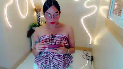 Snapshot of trixie_foxslut chatting on 01.06.26 trixie_foxslut online show from 01.06.26